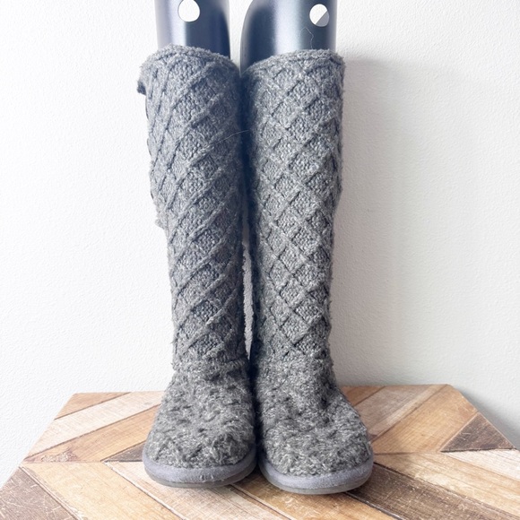 Ugg Lattice Knit Gray Quilted Women's Boots - Picture 9 of 15